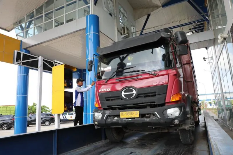 pengawasan dan penimbangan kendaraan angkutan barang 