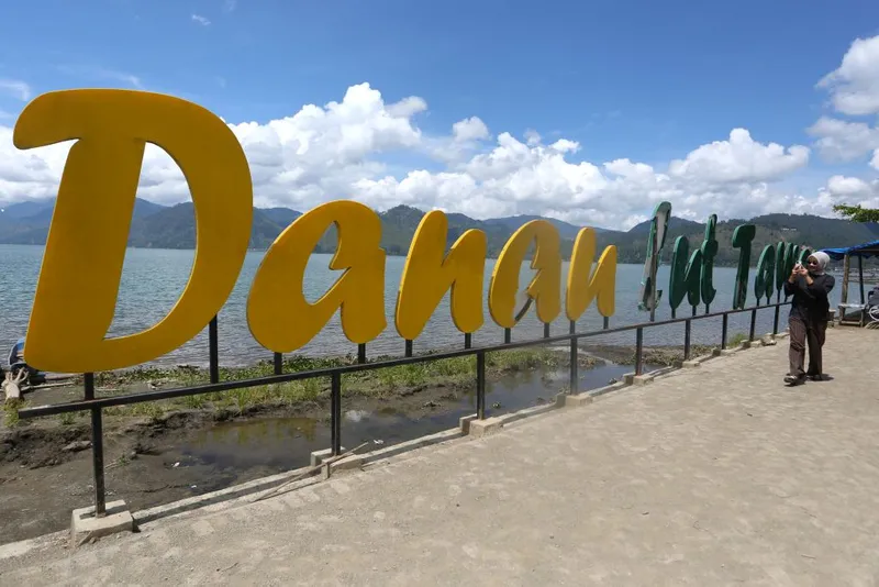 antarafoto-destinasi-wisata-danau-laut-tawar-1781442771-1