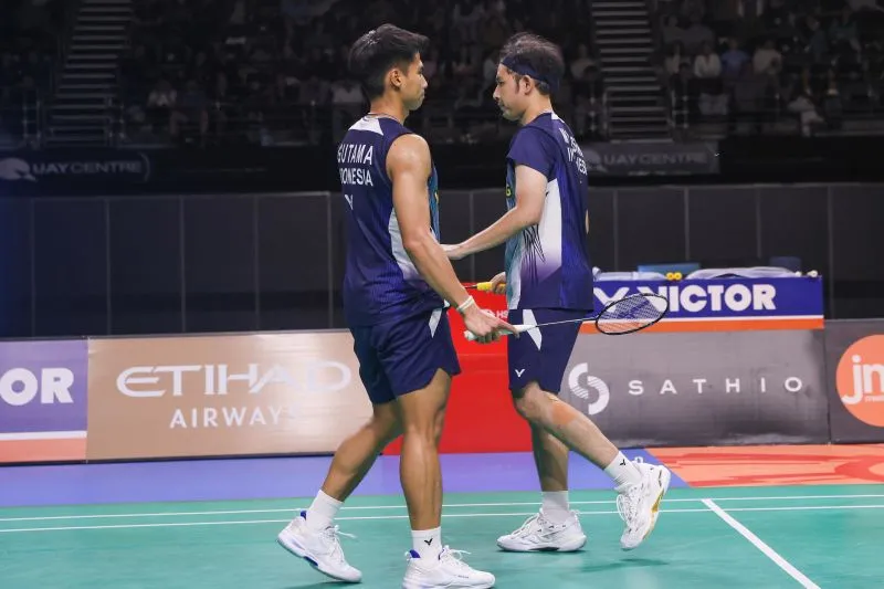 Pebulu tangkis ganda putra Indonesia Sabar Karyaman Gutama/Moh Reza Pahlevi Isfahani harus puas jadi runner-up Australian Open 2026. Kepastian tersebut diraih setelah Sabar/Reza mengakui ketangguhan Chen Bo Yang/Liu Yi dua gim langsung 15-21 dan 19-21 dalam partai puncak yang berlangsung di Quaycentre, Sydney, Minggu (14/6/2026). (ANTARA/HO-PBSI)
