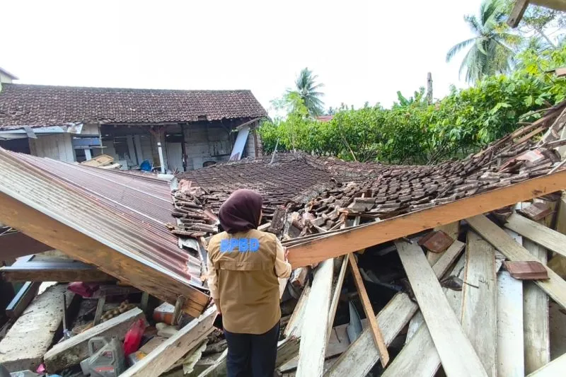 dampak gempa magnitudo 6,7 di Sulawesi Tengah