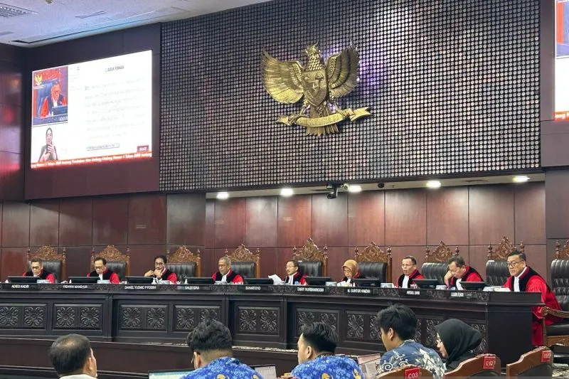 Sembilan Hakim Mahkamah Konstitusi