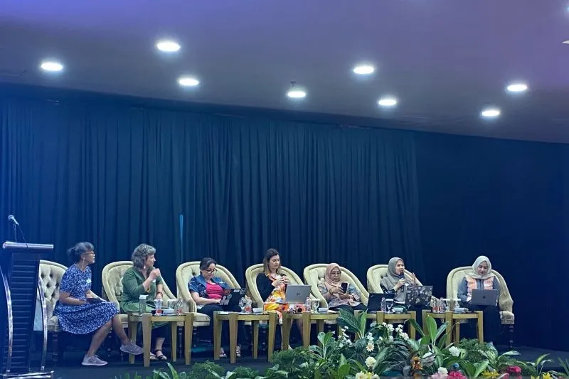 diskusi panel terkait ketahanan terhadap perubahan iklim 