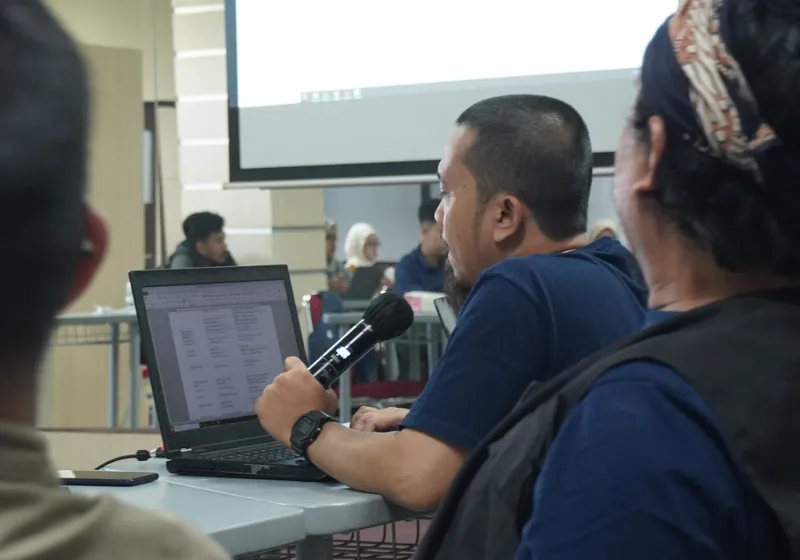 180626-Abdimas PERDIBROFI Jabar 2026 Anggota Perkumpulan Pendidik Broadcasting dan Perfilman Indonesia (PERDIBROFI) Jawa Barat tampak antusias membahas kompetensi dan keahlian siswa menghadapi tantangan era digital. IVOOX.ID/dokumentasi