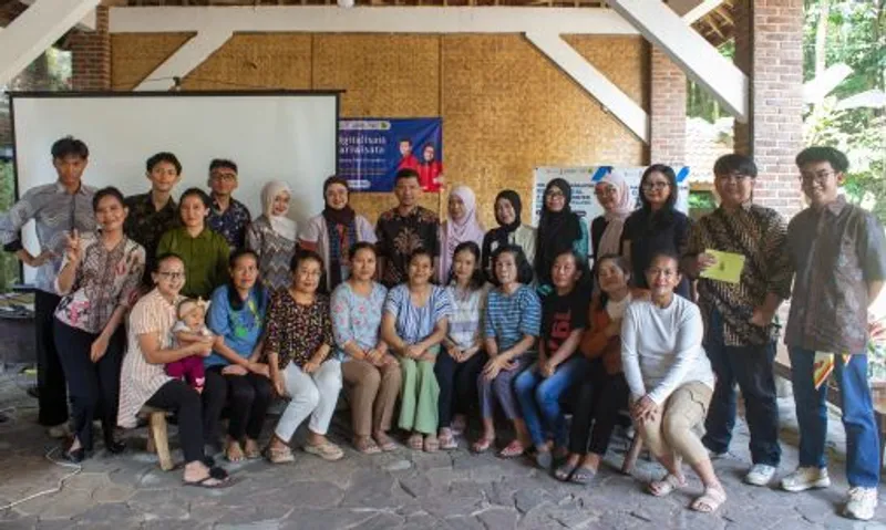 Foto bersama narasumber, mahasiswa Kampung Adat Cireundeu mulai memperkuat promosi budaya, wisata, dan UMKM melalui website setelah mendapat pelatihan digital dari Telkom University. IVOOX.ID/dokumentasi