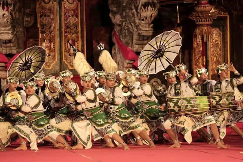 Karya baleganjur bertajuk Reng Roh yang dibawakan Sekaa Gong Kencana Wiguna
