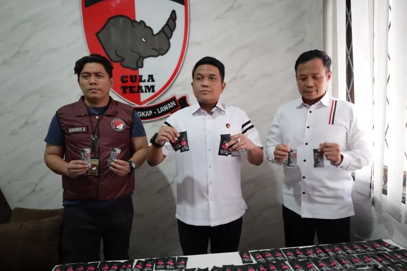 Jajaran kepolisian tunjukan barang bukti yang berhasil diamankan di Polda Banten