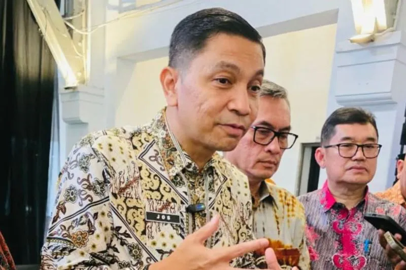 Direktur Utama PT Pos Indonesia Daud Joseph 