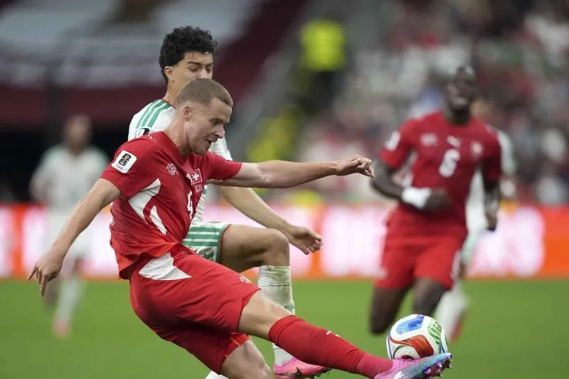Pesepakbola Swiss Nico Elvedi 
