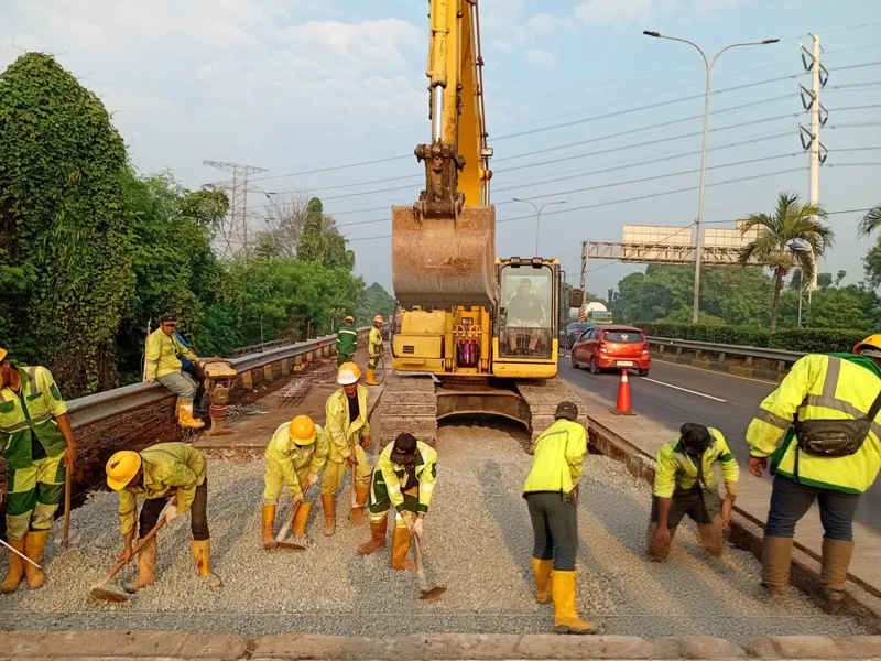 rekonstruksi jalan di Tol JORR