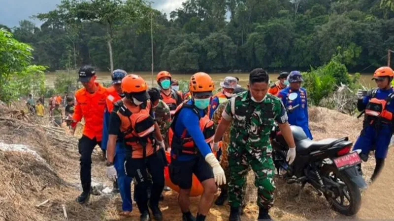 Jasad Aiptu Sumariyanto saat dievakuasi 