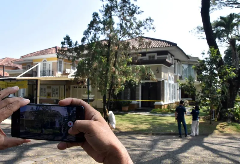 antarafoto-suasana-rumah-mewah-di-sentul-pascapenggeledahan-1783587336-1