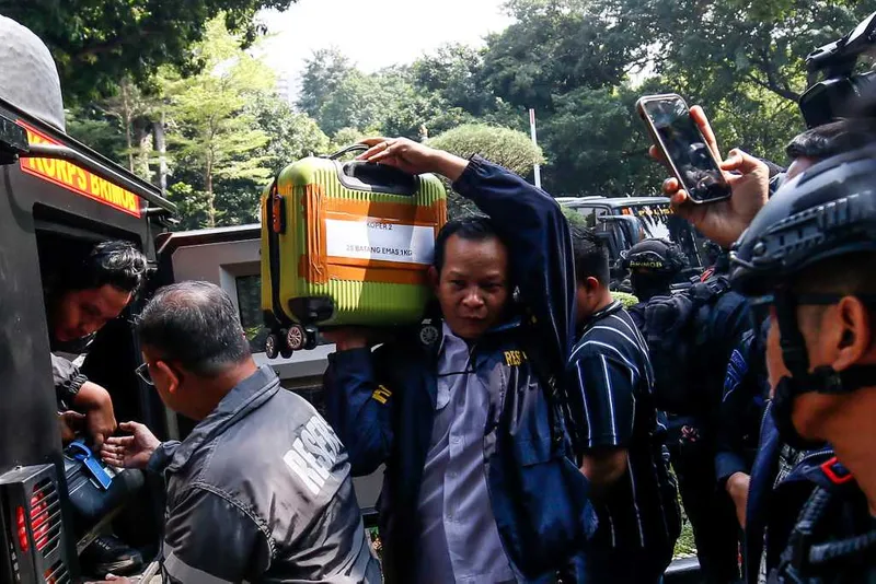 antarafoto-barang-bukti-sitaan-dari-sentul-tiba-di-polda-metro-jaya-1783587684-1