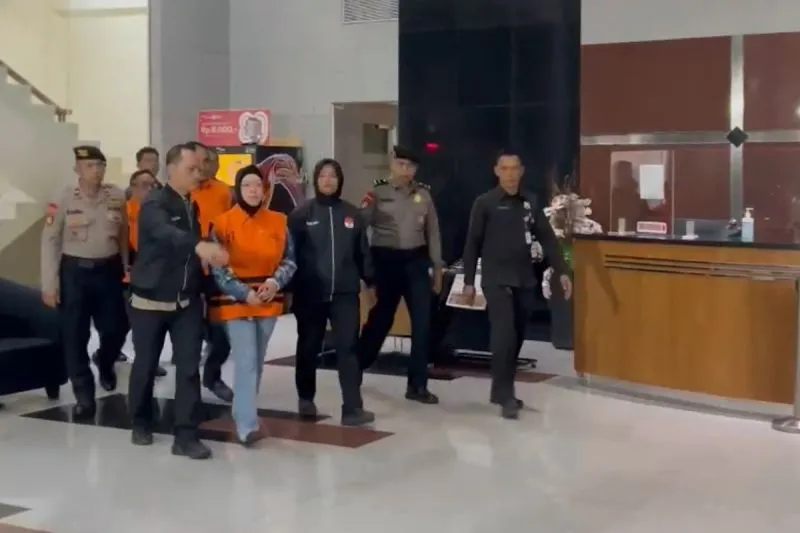 Bupati Sukoharjo Etik Suryani 
