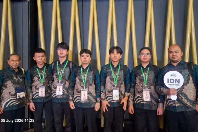 Tim Olimpiade Internasional Indonesia di ajang IPHO 2026