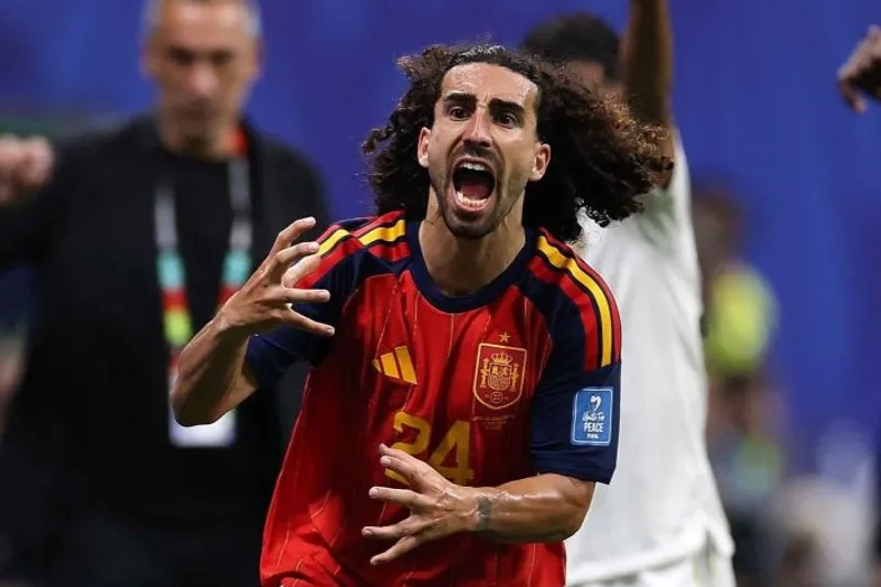 Pesepak bola Spanyol Marc Cucurella