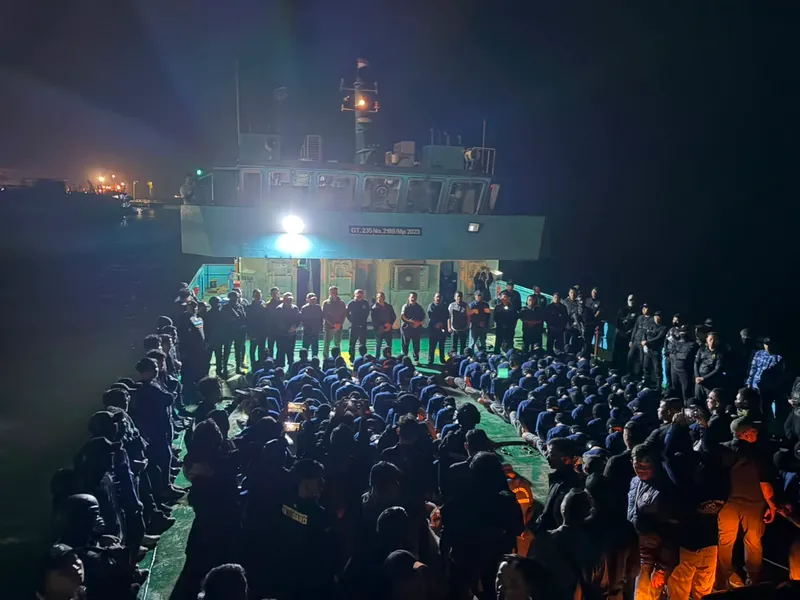 memindahkan 115 warga binaan high risk dari Sulawesi Selatan dan Jawa Timur ke Nusakambangan