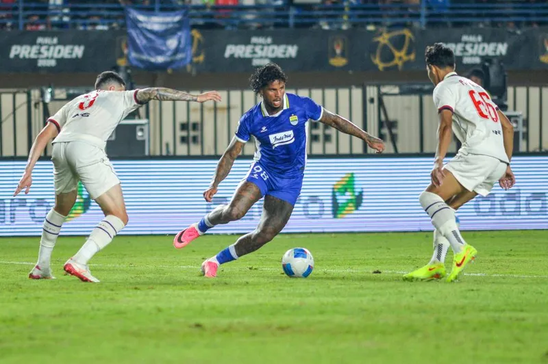 antarafoto-persib-bandung-kalahkan-arema-fc-1785045887-1