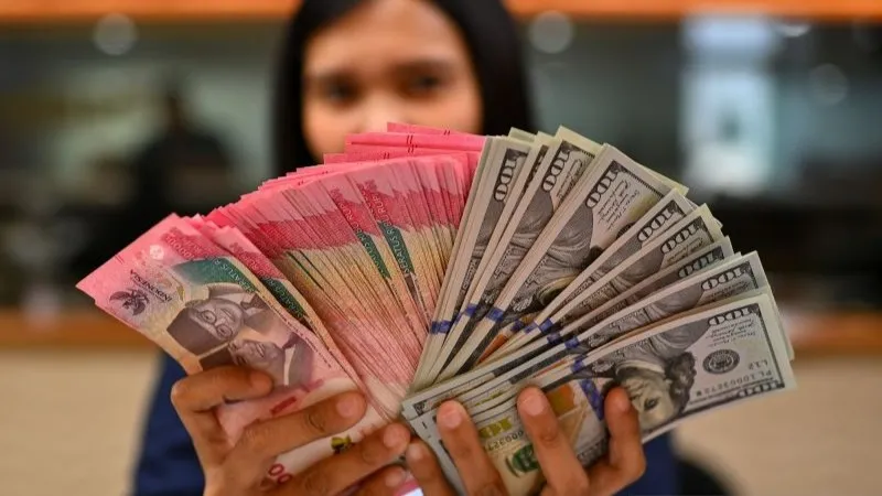 pecahan rupiah dan dolar Amerika Serikat 
