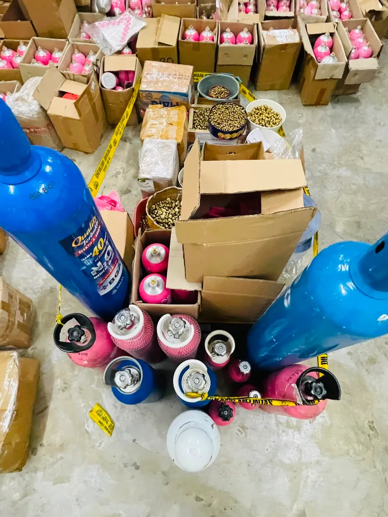 barang bukti berupa tabung gas N₂O merek Whip Pink