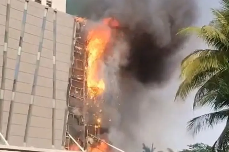 Kebakaran Hotel Pullman di Jalan Letjen S. Parman Jakarta Barat