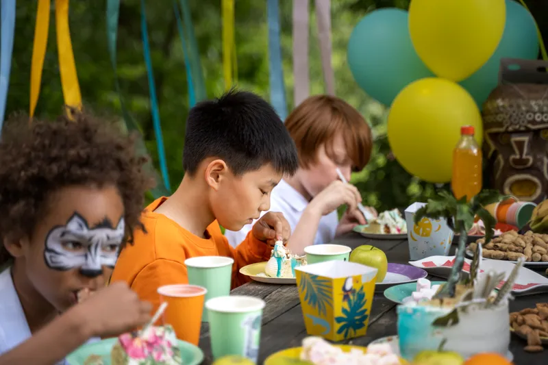 kids-having-fun-jungle-party