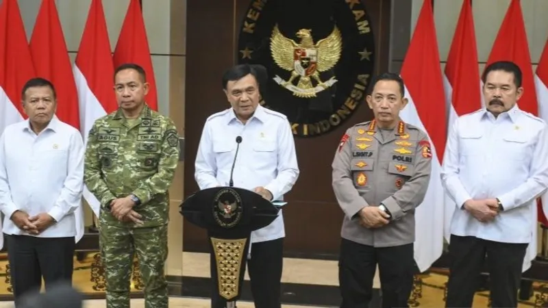 Menteri Koordinator Bidang Politik dan Keamanan (Menko Polkam) Djamari Chaniago 