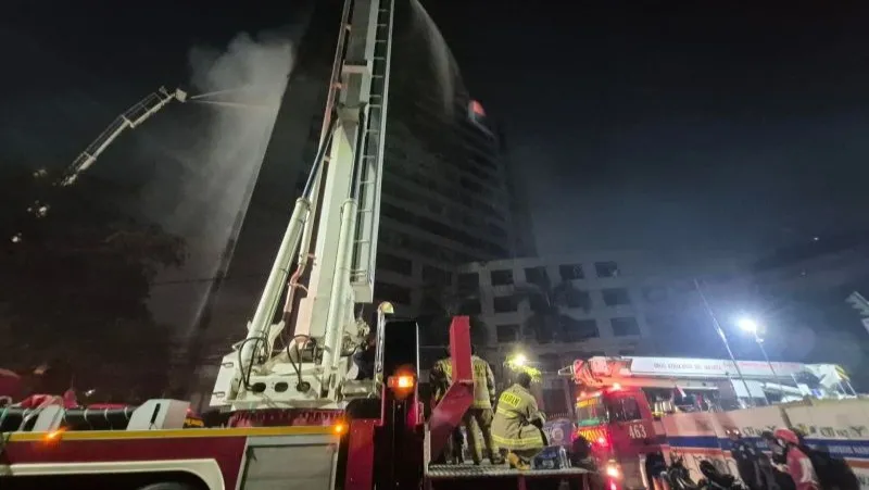 10004722Kendaraan bronto skylift yang digunakan oleh pemadam kebakaran gedung Bapenda DKI Jakarta14