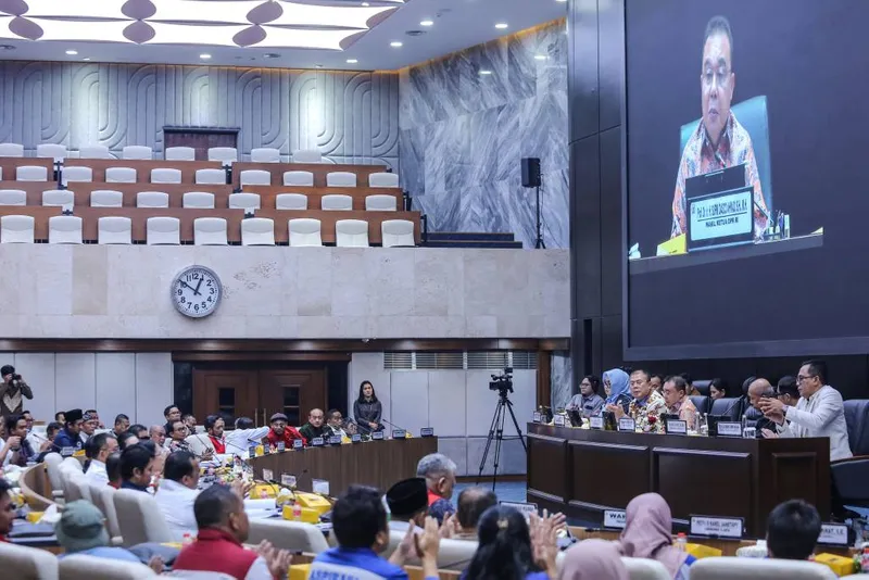 antarafoto-dpr-terima-perwakilan-buruh-bahas-ruu-ketenagakerjaan-1786611453-1