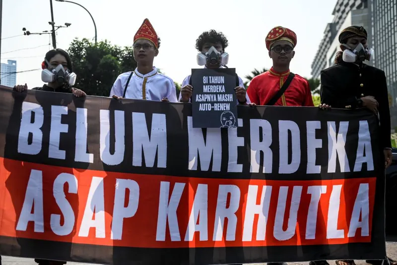 antarafoto-walhi-desak-sanksi-korporasi-penyebab-karhutla-1786708278-1