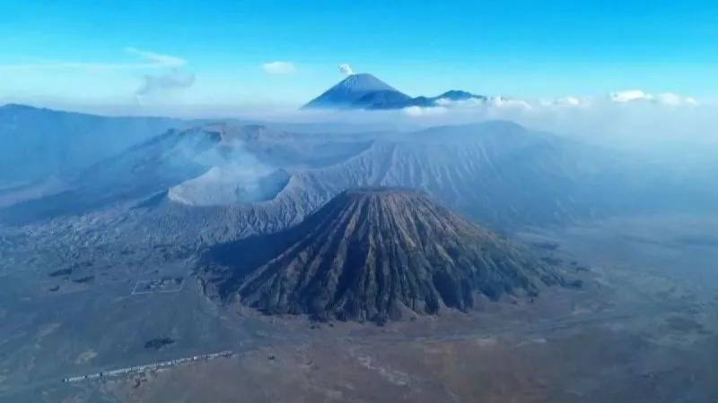 Foto udara kawasan Taman Nasional Bromo Tengger Semeru (TNBTS)
