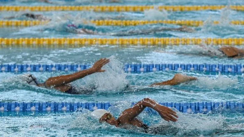Sejumlah perenang saat mengikuti nomor 200 meter gaya bebas putri 