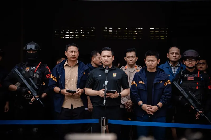 Polda Metro Jaya mengungkap sindikat pembuatan uang kertas palsu