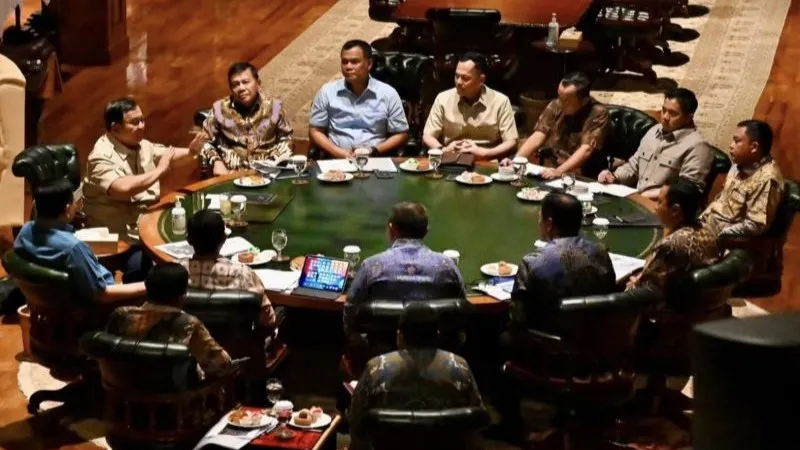 Presiden Prabowo Subianto memimpin rapat terbatas