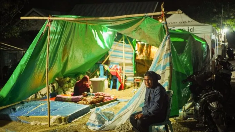 pengungsi beraktivitas di tenda pengungsian mandiri di Pota, Sambi Rampas
