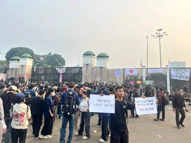Aksi Masa di depan gedung DPR MPR RI