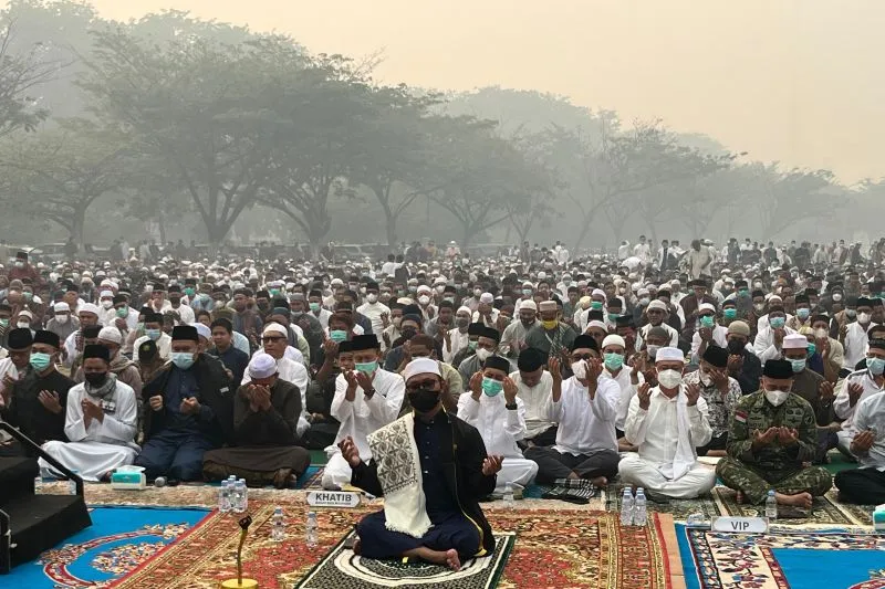 Ribuan warga Kota Pontianak melaksanakan salat istisqa