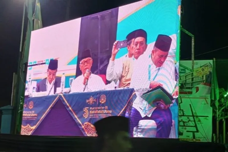 Perwakilan dari kiai yang tergabung di AHWA,K.H. Anwar Iskandar 