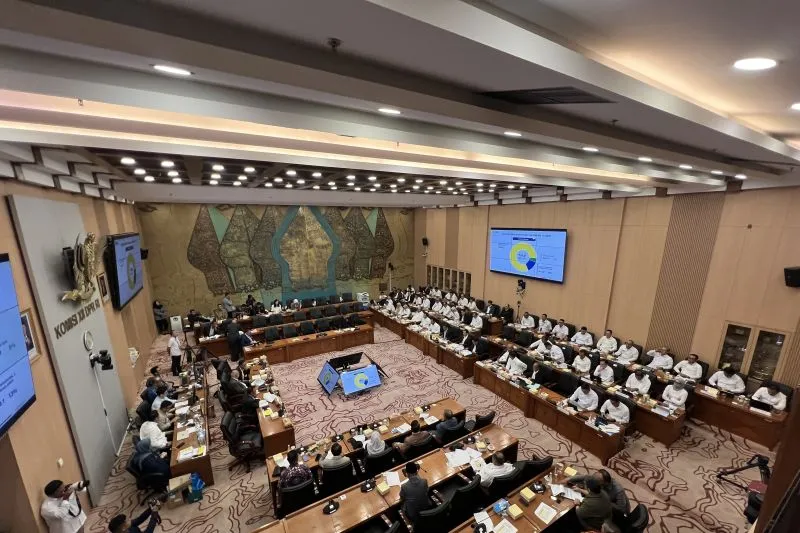 Rapat Kerja Komisi XII dengan Menteri ESDM Bahlil Lahadalia 