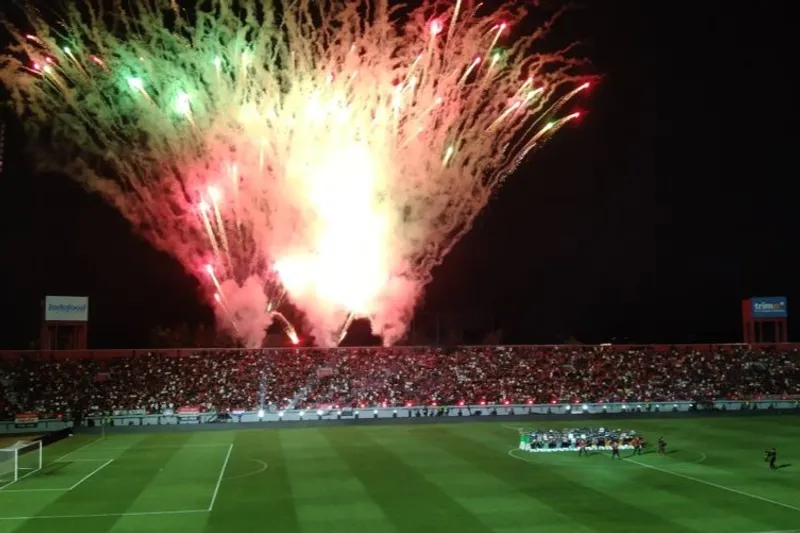 Pesta kembang api mewarnai sebelum laga pembuka kompetisi Super League 2026/2027 