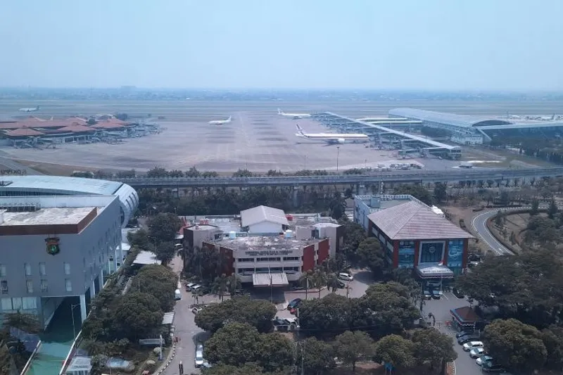 Sejumlah pesawat terparkir di Terminal Bandara Internasional Soekarno-Hatta 