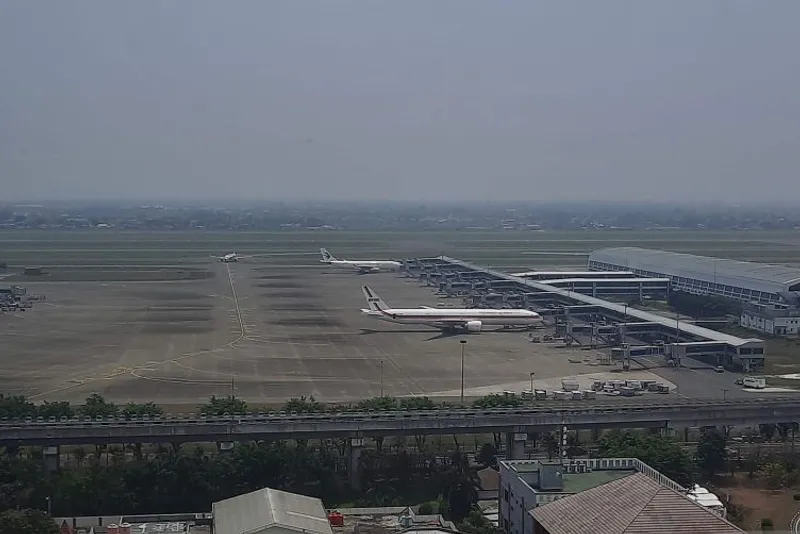 Sejumlah pesawat terparkir di area Terminal Bandara Internasional Soekarno-