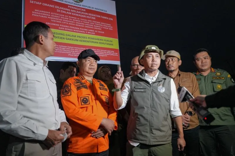 Menhut Raja Juli Antoni 