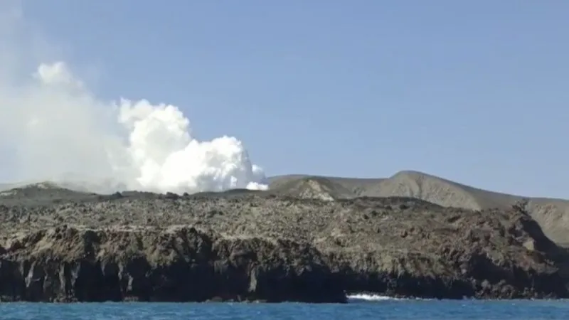 Gunung Anak Krakatau di Selat Sunda