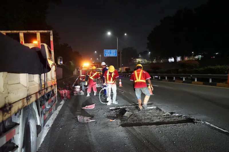 Jasa Marga rekonstruksi sejumlah titik jalan tol JORR E dan JORR W2S