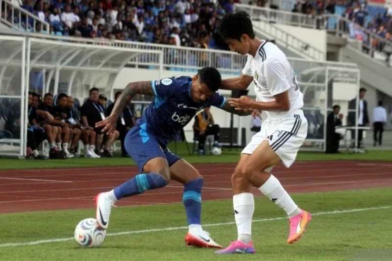 Pesepakbola Persik Kediri Park Junheona