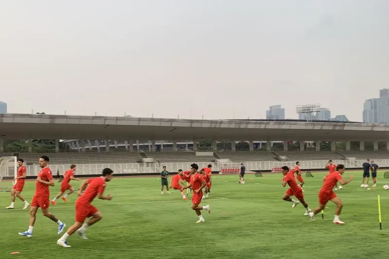 Pemain PSM Makassar Rizky Eka Pratama bergabung dengan skuad timnas Indonesia untuk FIFA ASEAN Cup 2026 yang pada Selasa (22/9/2026) sore menjalani latihan di Stadion Madya Gelora Bung Karno, Jakarta. (ANTARA/Zaro Ezza Syachniar)
