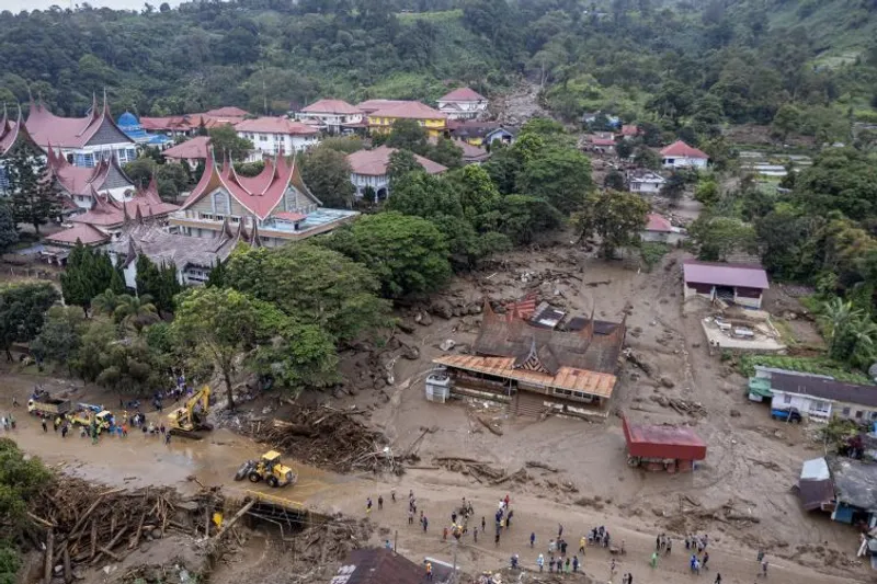 dampak banjir bandang menerjang kawasan Nagari Arosuka, Kabupaten Solok
