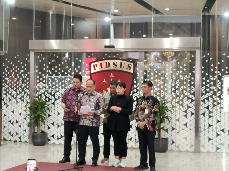 Konferensi pers pengungkapan kasus dugaan korupsi tata kelola dan ekspor komoditas nikel 