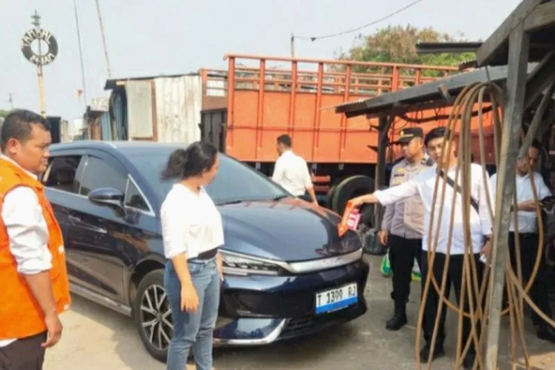 olah TKP aksi perampokan di jalan raya Dawuan, Cikampek