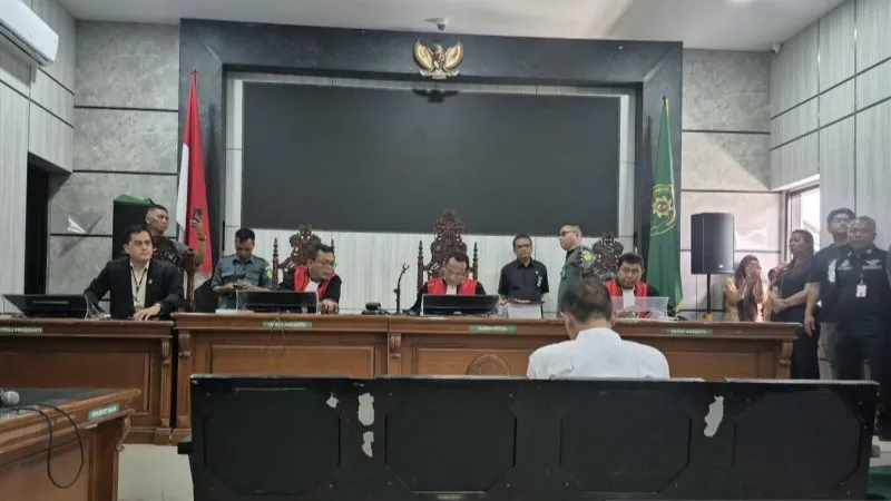 pembacaan dakwaan kepada Taufik Hidayat 